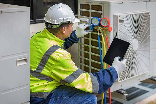Professional Hvac technician working in Roanoke, IN